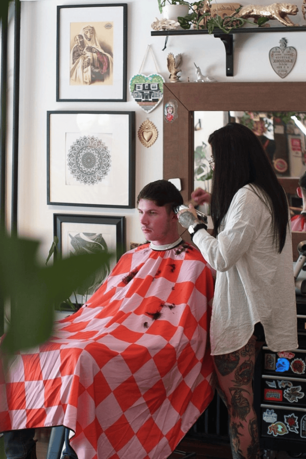 The 11 Best Barber Capes That Are Functional & Reusable – 2023
